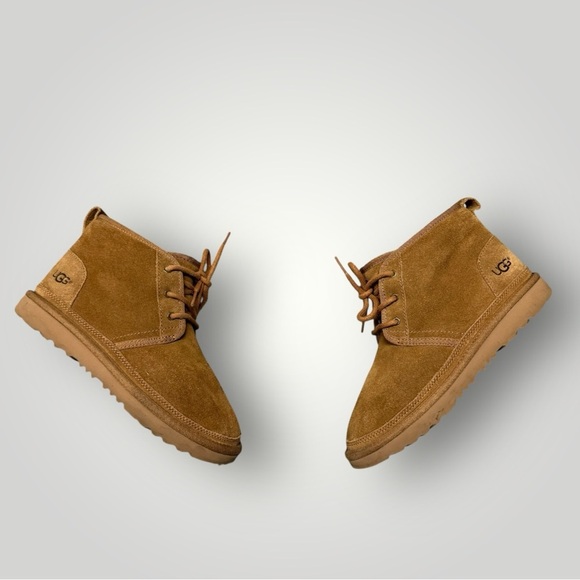 UGG Neumel  Boot Sz 4 Kids - Picture 1 of 9